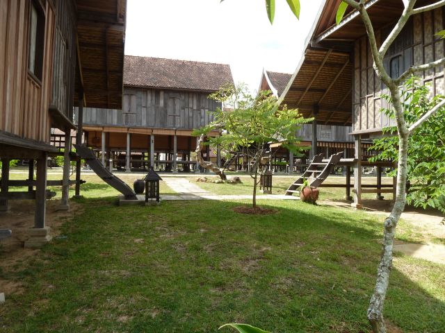 Resort mit traditionellen Häusern.